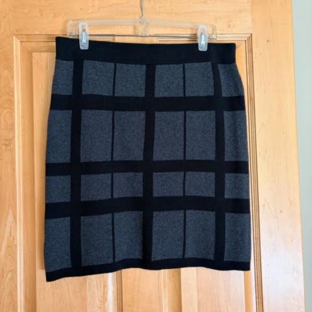 NWT LOFT Knit Plaid Charcoal Gray and Black Plaid Skirt Size L